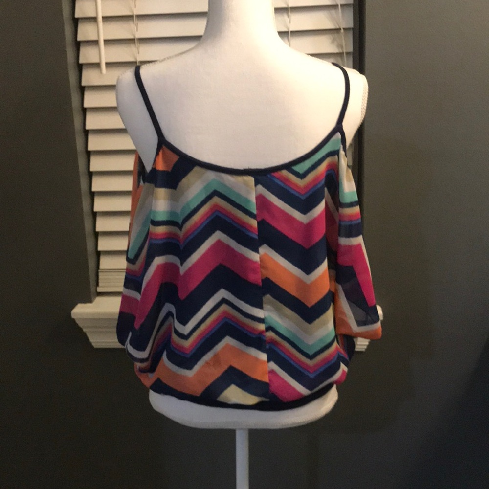 chevron top - Picture 2 of 2
